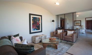 web-grootbos-accommodation-villa-lounge-02.jpg
